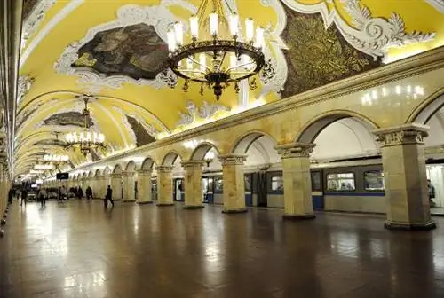 Платформа Московского метрополитена на станции Комсомольская.