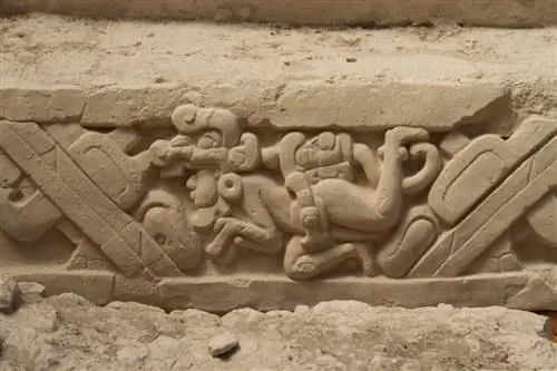 На этом фризе изображен один из двух братьев, победивших богов подземного мира майя, Шибальбу.