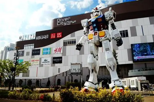 Робот Gundam на острове Обайда в Токио, Япония.