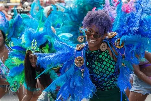 Детский день карнавала в Ноттинг-Хилле, танцоры и гуляки, праздник Черного Лондона