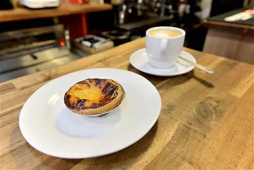 Pasteis de nata и кофе