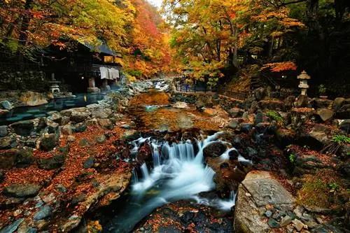 Осенние краски в Такарагава Онсэн Осэнкаку осенью