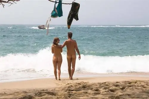 7 лучших нудистских пляжей, где можно впервые раздеться на публике