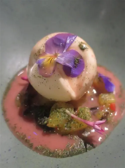 Таллиннская кухня - Десерт из белого шоколада, ананаса и юдзу: вкусная тарелка в таллиннском ресторане 180⁰