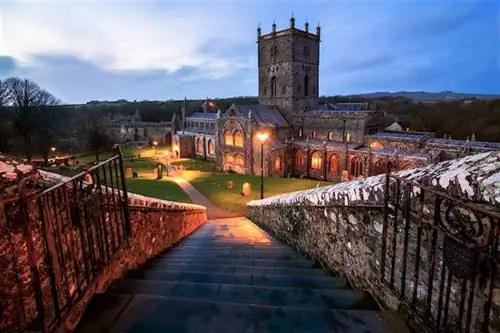 Следуйте по стопам мифов и легенд Уэльса