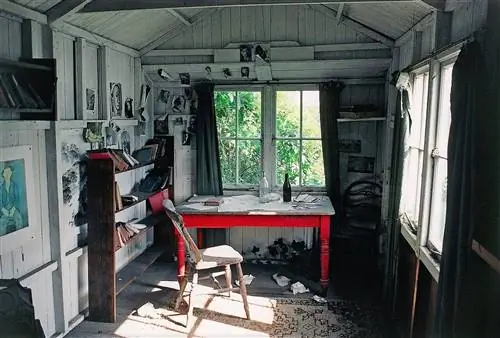 Интерьер эллинга, где когда-то работал писатель Дилан Томас