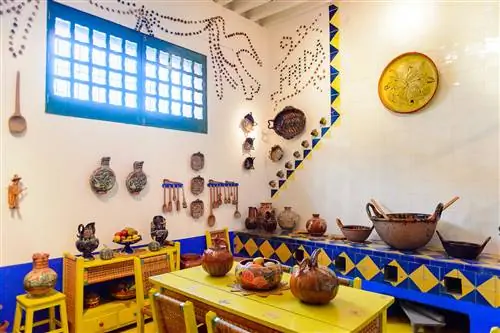 Кухня в Голубом доме (La Casa Azul), историческом доме и художественном музее, посвященном жизни и творчеству мексиканской художницы Фриды Кало.