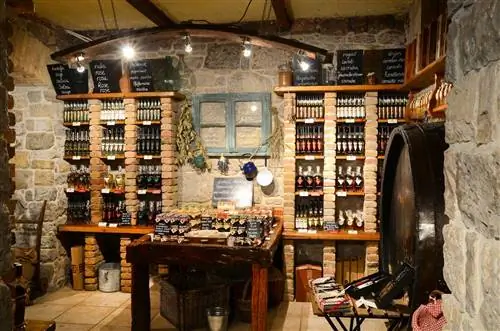 Огромный выбор ракий и джемов в Destilerija Aura