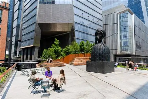 Вид на Шпору, новейший участок Хай-Лайн в Нью-Йорке.