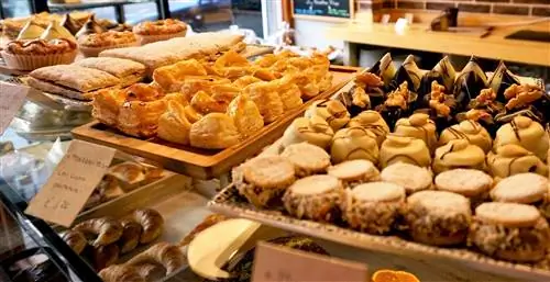 Выпечка на выставке в Rebel Café, Calle Ponzano