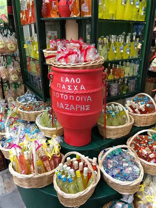 Сувениры и товары с Корфу для продажи на Пасху в Греции