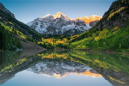 Восход солнца и отражения на озере Maroon Bells