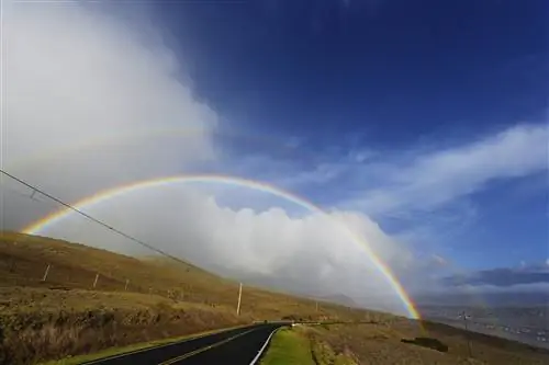 Особенности - Над шоссе появляется радуга.