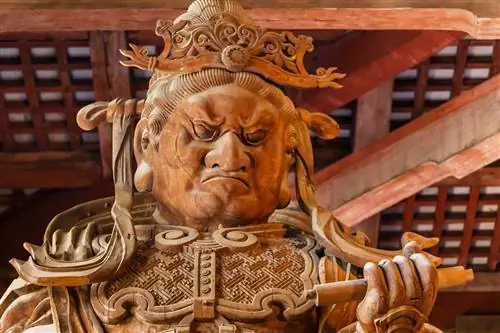 Деревянная статуя Комокутэна, хранителя Будды в Тодай-дзи.