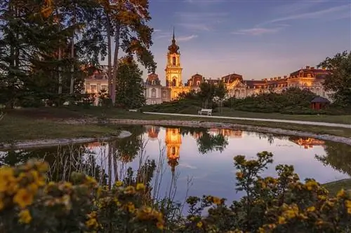 Город Кестхей, Венгрия, в сумерках