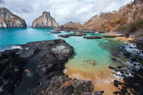 Баия-душ-Поркос в национальном парке Фернанду-де-Норонья