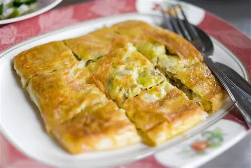 Матаба гай, тонкие блины с начинкой из курицы, яиц и порошка карри, Бангкок.