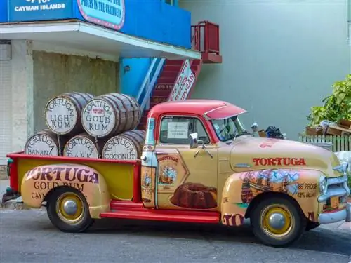 Старинный грузовик Chevy с ромом Tortuga Gold на Большом Каймане