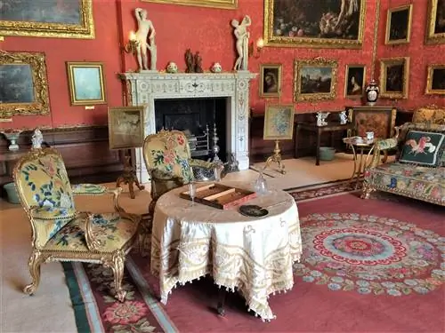 Один из самых величественных особняков Британии, Burghley House имеет такие же роскошные интерьеры, как и его внешний вид.
