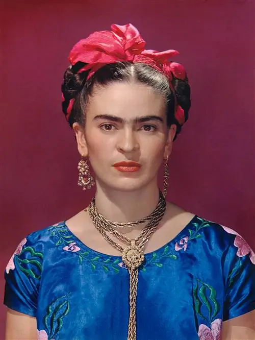 Travel News - Фрида Кало в синей атласной блузке, 1939 год. Фото Николя Мюрай