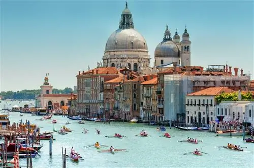 Лодки на Венецианской регате