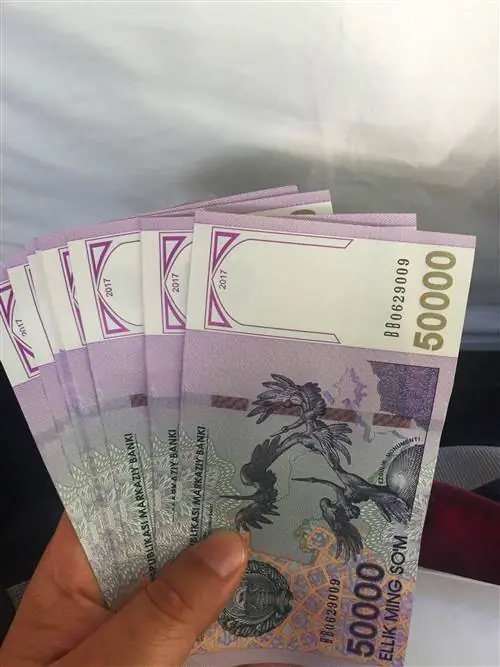 Наряду с отказом от черного рынка, в 2017 году Узбекистан ввел банкноту в 50 000 сомов, чтобы облегчить наличность в связи с инфляцией. Наряду с отказом от черного рынка, в 2017 году Узбекистан ввел банкноту в 50 000 сомов, чтобы облегчить наличность в связи с инфляцией.