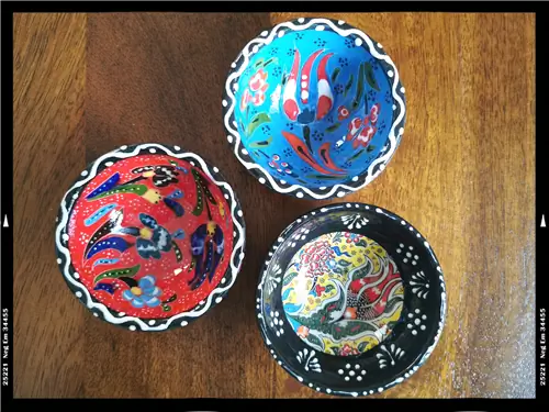 Турецкие керамические миски разных цветов