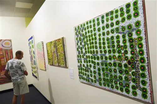 Австралия, Северная территория, Дарвин. Произведения аборигенов в музее и картинной галерее Северной территории.