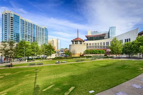 Зал славы музыки кантри, вид из парка Аллеи славы Music City