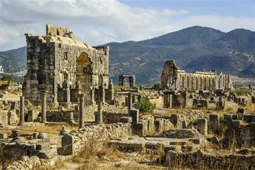 Волюбилис - частично раскопанный римский город недалеко от Мекнеса, Марокко.