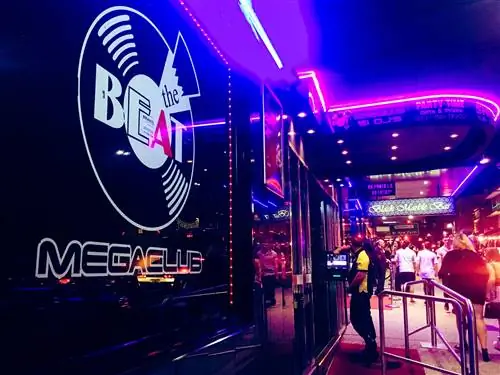 Внешний вид Beat Megaclub ночью