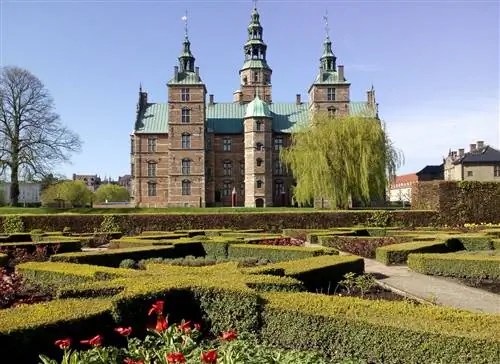 Вид на слот Русенборг с Королевскими садами (Kongens Have) на переднем плане.