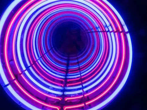 Внутри камеры-обскуры и мира иллюзий - главная туристическая достопримечательность в Старом городе Эдинбурга, Шотландия.