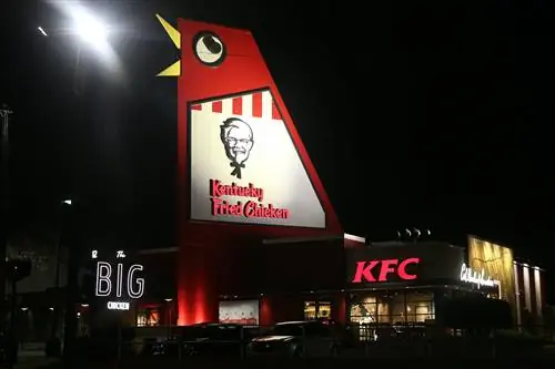 Магазин KFC, похожий на гигантскую курицу