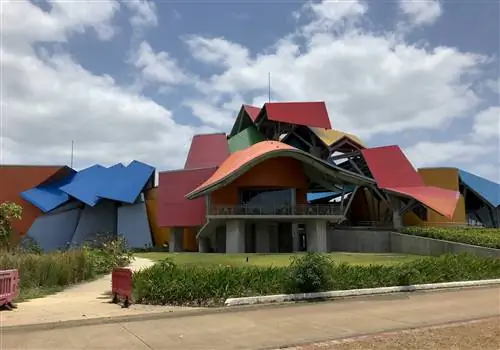 Яркие цвета BioMuseo делают его одним из самых достойных Instagram зданий в Панама-Сити.