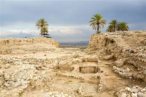 Руины исторического Тель-Мегиддо, Изреельская долина, Израиль.