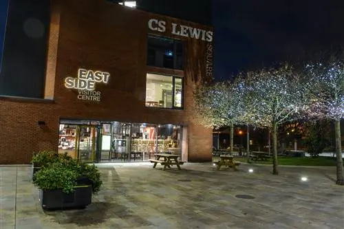 CS Lewis Square Connswater Community Greenway Newtownards Road Holywood Arches East Belfast Северная Ирландия