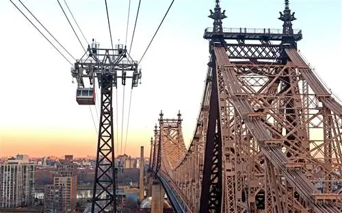 Трамвай острова Рузвельта и мост Куинсборо