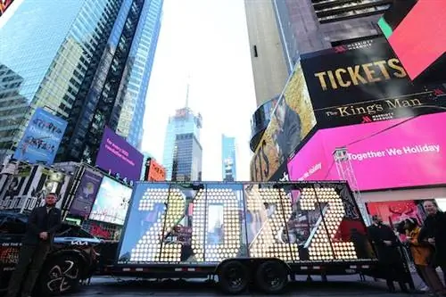 Празднование Нью-Йорка на Таймс-сквер в Нью-Йорке вводит дополнительные меры безопасности в связи с COVID-19