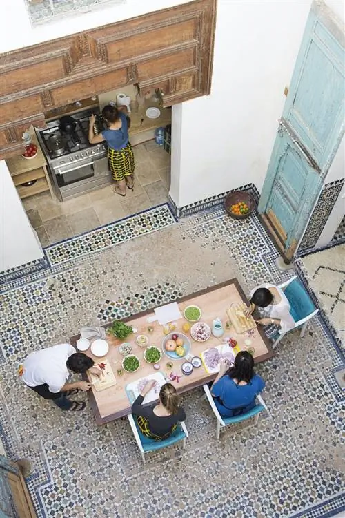 В The Courtyard Kitchen проходят кулинарные мастер-классы.