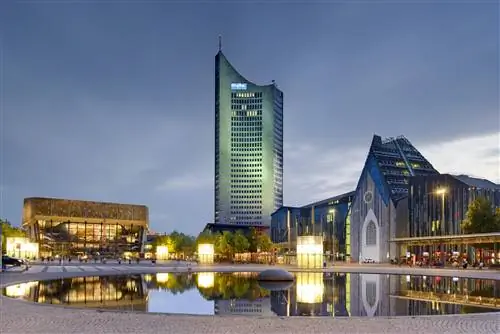 Leipzig_Augustusplatz_mit_Universität, _Panorama_Tower_und_Gewandhaus_bei_Nacht-j.webp