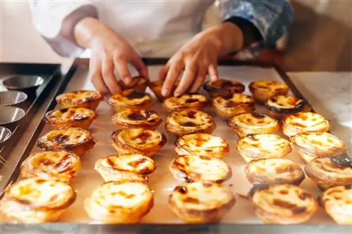 Pasteis de nata в продаже в Белене, Португалия