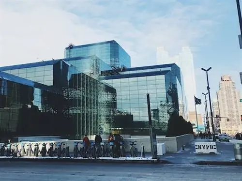 Изучение Западного Мидтауна Нью-Йорка: руководство по выживанию в Javits Center