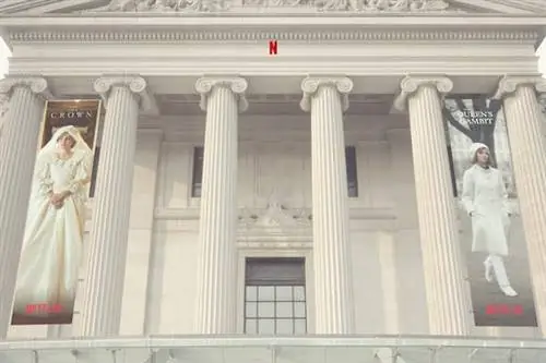 Исследуйте костюмы из «Короны» и «Ферзевого гамбита» онлайн