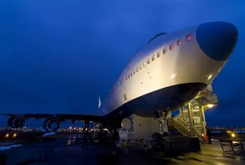 Jumbo Stay - хостел в корпусе старого самолета