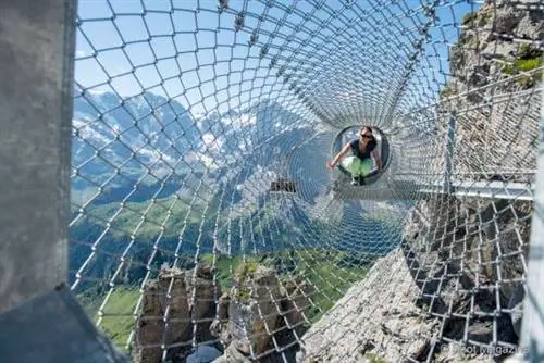 Thrill Walk - впечатляющий мост на вершине Шилтхорн в Бернском Оберланде в Швейцарии. Изображение: Шильторн
