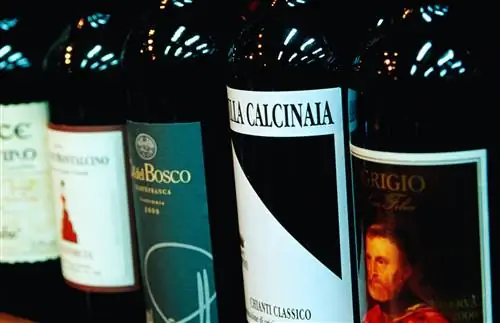 Бутылки вина для продажи в Неаполе