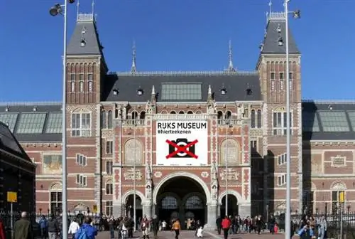 Рейксмузеум в Амстердаме призывает людей отложить фотоаппараты и взять альбом для рисования в рамках своей кампании startdrawing.