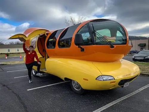 В дороге по США на автомобиле Oscar Mayer Wienermobile