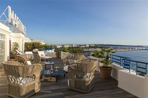 Балкон апартаментов Penthouse в отеле Martinez Cannes by Hyatt